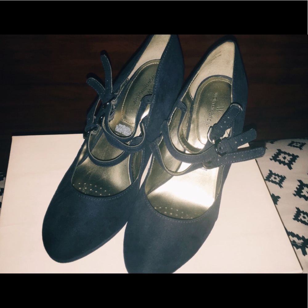 Shoes - Picture 3 of 3
